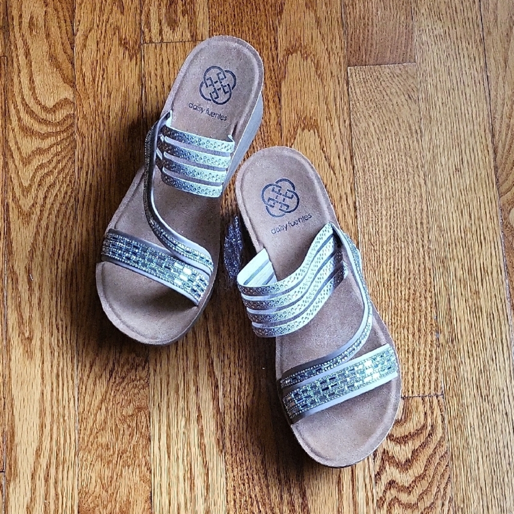 Daisy Fuentes Glittering Silver Sandals